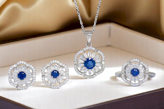 How to Choose the Perfect Blue Sapphire for Your Jewelry