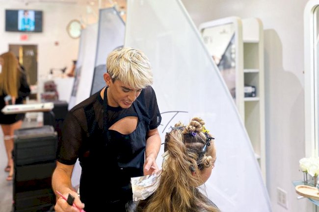 Hair Color Miami Appointments: What to Expect During Your Visit