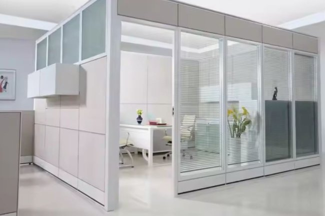 Enhancing Workspace Efficiency with Modern Office Partitions