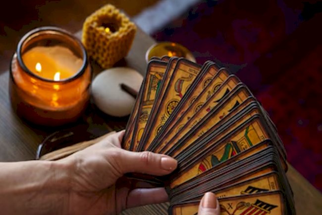 How Tarot Can Help You Solve Everyday Problems — With Clarity & Confidence
