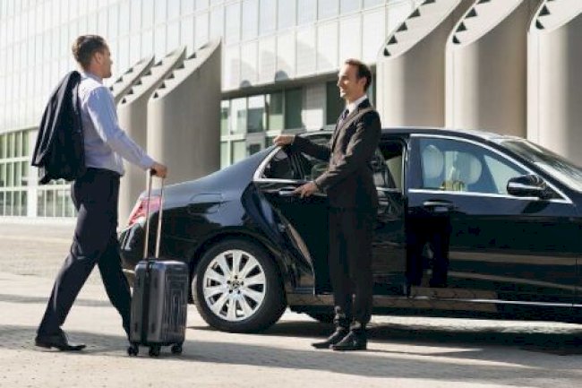 Detroit Metro Airport Sedan – Comfort, Class, and Convenience in Every Ride