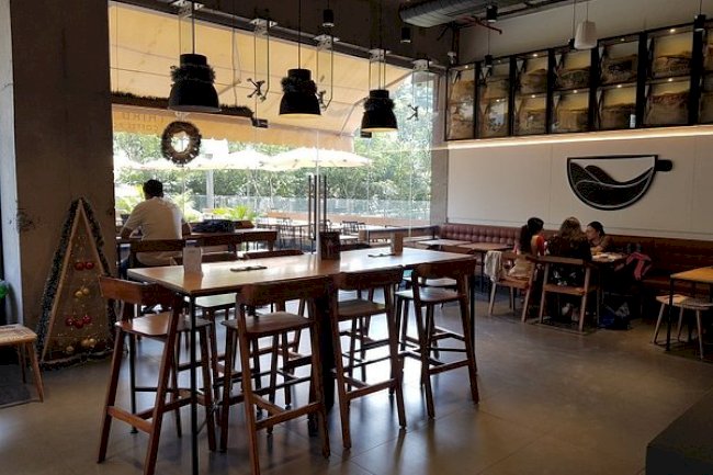 Why Are More People Choosing Cafes Over Offices?