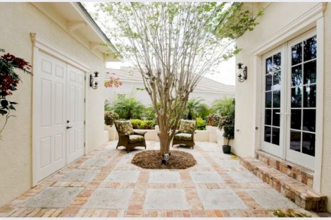 10 Tips to Romanticise Your Outdoors with a Tree House and More!