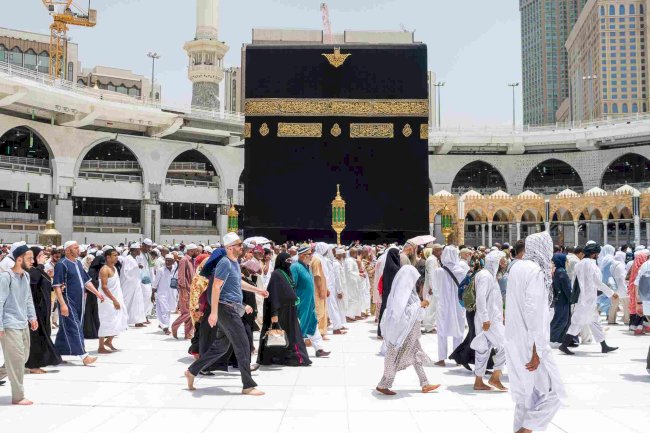 How to Choose Holiday Deals 2025 with Affordable Umrah Packages in Mind