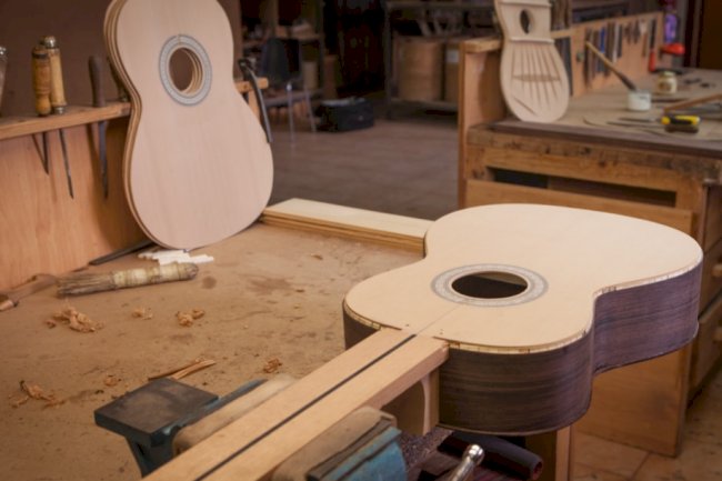 What Makes a Guitar Luthier in Spain Stand Out Globally