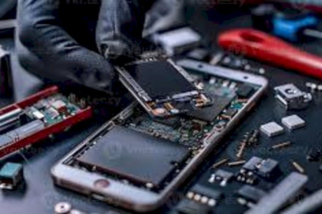  2026 Guide to Mobile Water Damage Repair in London ON: Saving Phones Fast