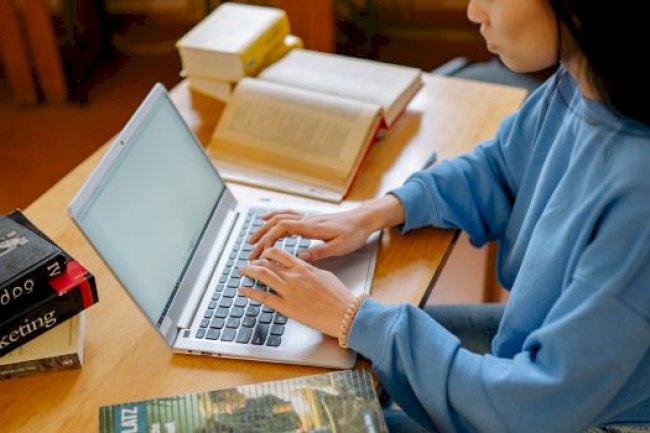 How Thesis Writing Service Helped Kavya Organize Her Research Thesis