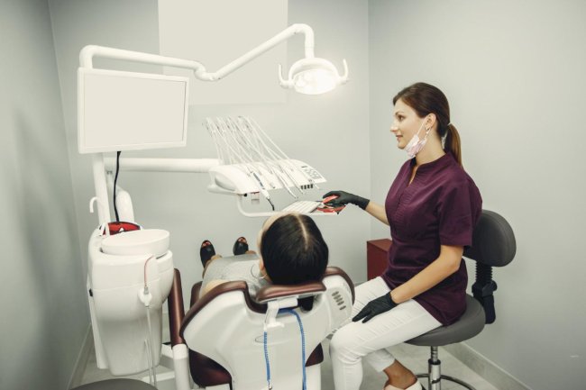 Teeth Caps Near Me: 7 Signs You May Need a Dental Crown