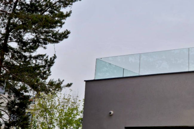 Why Glass Balconies Huntington Beach Creates Coastal Living Excellence?
