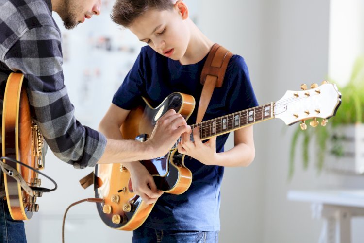 London’s Top Bass Guitar Courses: Elevate Your Playing Skills