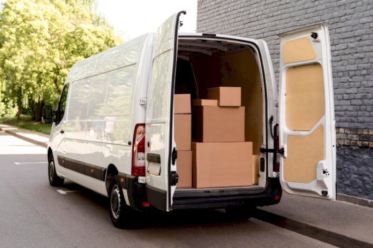 How to Choose Courier Services in Cardiff for Urgent Contracts