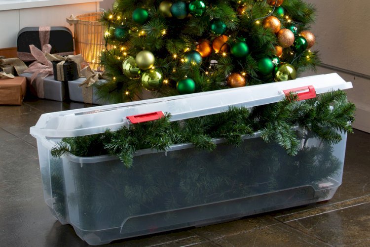 How Does a Christmas Tree Storage Box Save Space?