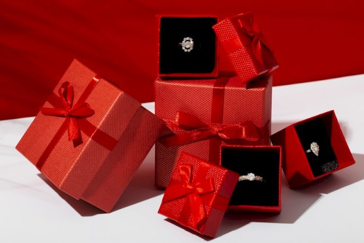 Best Jewelry Gifts to Make Your Girlfriend Sparkle