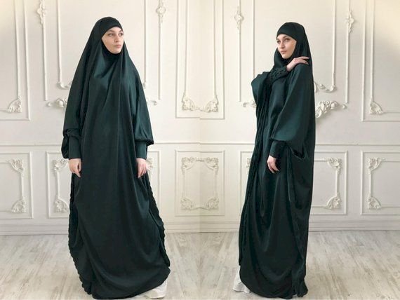 Perfecting Your Modest Wardrobe: Abaya Kleider and Jersey Hijabs Combined