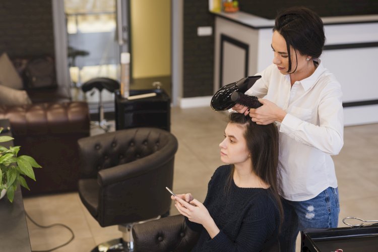 A Day in the Life of a Hair Styling Student in Mississauga