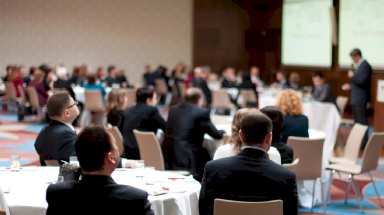 Artificial Intelligence in Medicine: Navigating Conference Sessions & Submission Processes!