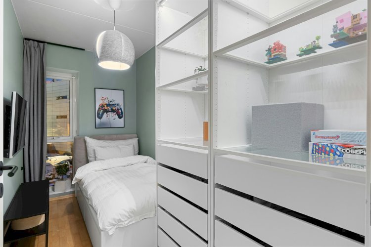 From Studio Flats to Family Homes: Finding the Right Wardrobe for Every Space