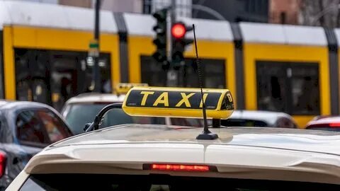 Book Your Hassle-Free Taxi from Jeddah to Makkah – Trusted Umrah Taxi Service