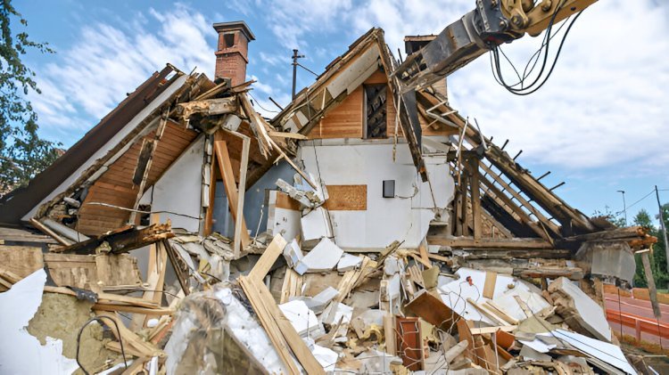 House Demolition Costs 2025: What to Expect for Full Home Tear-Downs