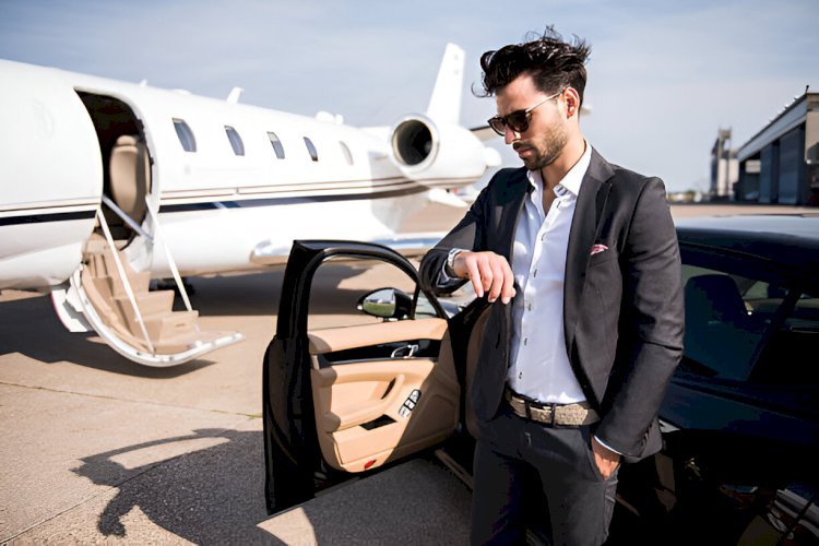 Your Flight Lands. We’re There. Luxury Airport Transfers 24/7