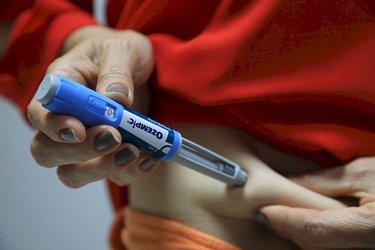 الفرق بين أوزمبيك وساكسندا لإنقاص الوزن