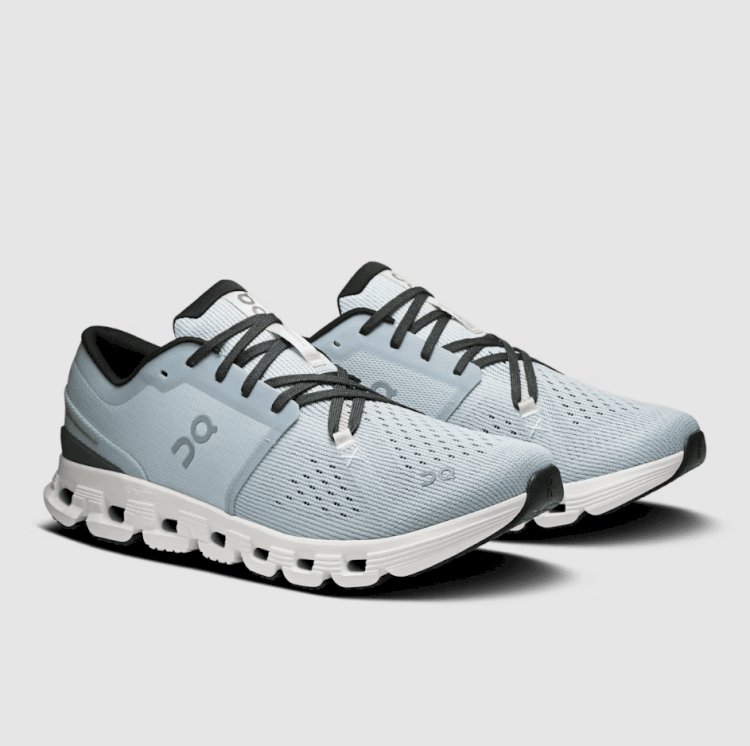Tenis On Cloud con diseño funcional