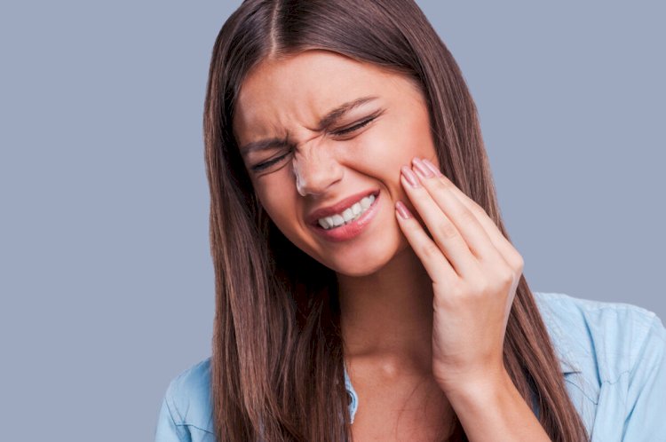 How to Handle Sudden Tooth Pain Before Seeing an Emergency Dentist